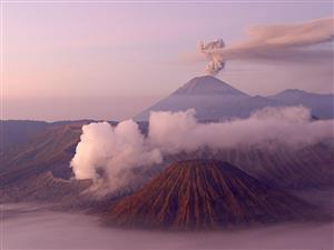 赛梅鲁火山